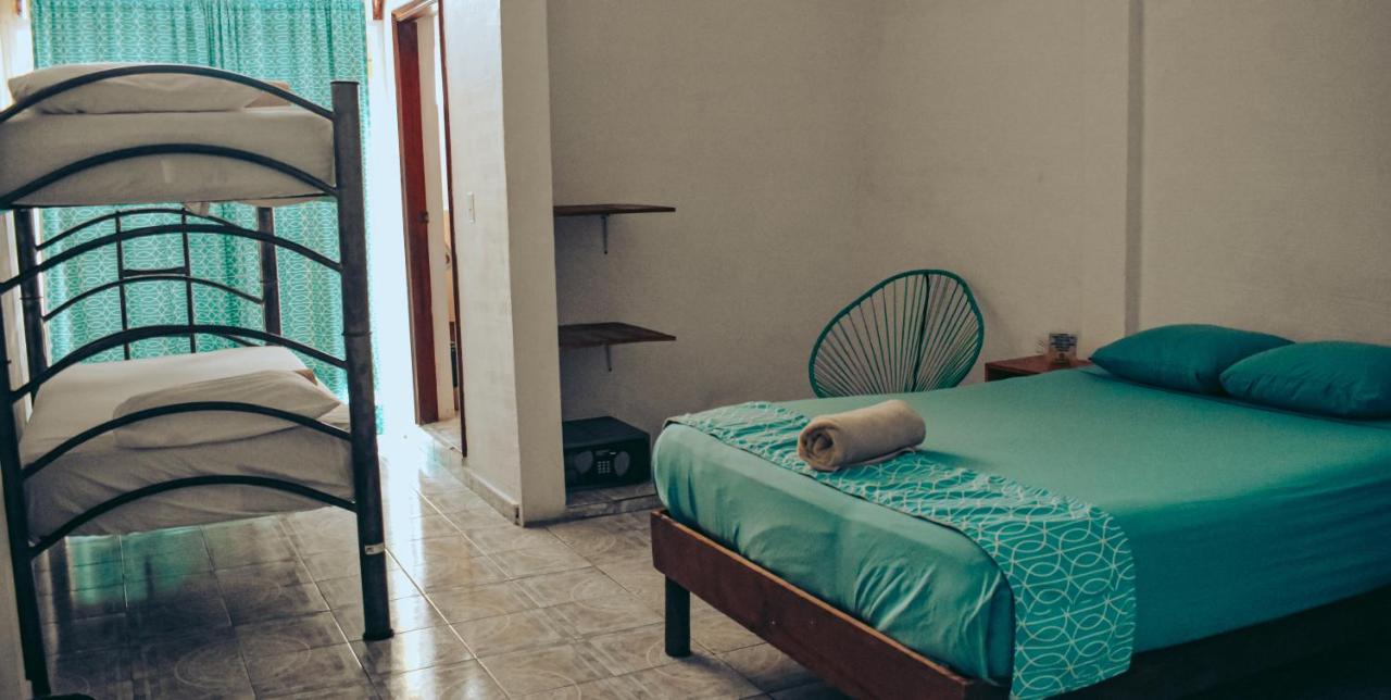 Les Trois Singes - Friendly Hostel Isla Mujeres Dış mekan fotoğraf