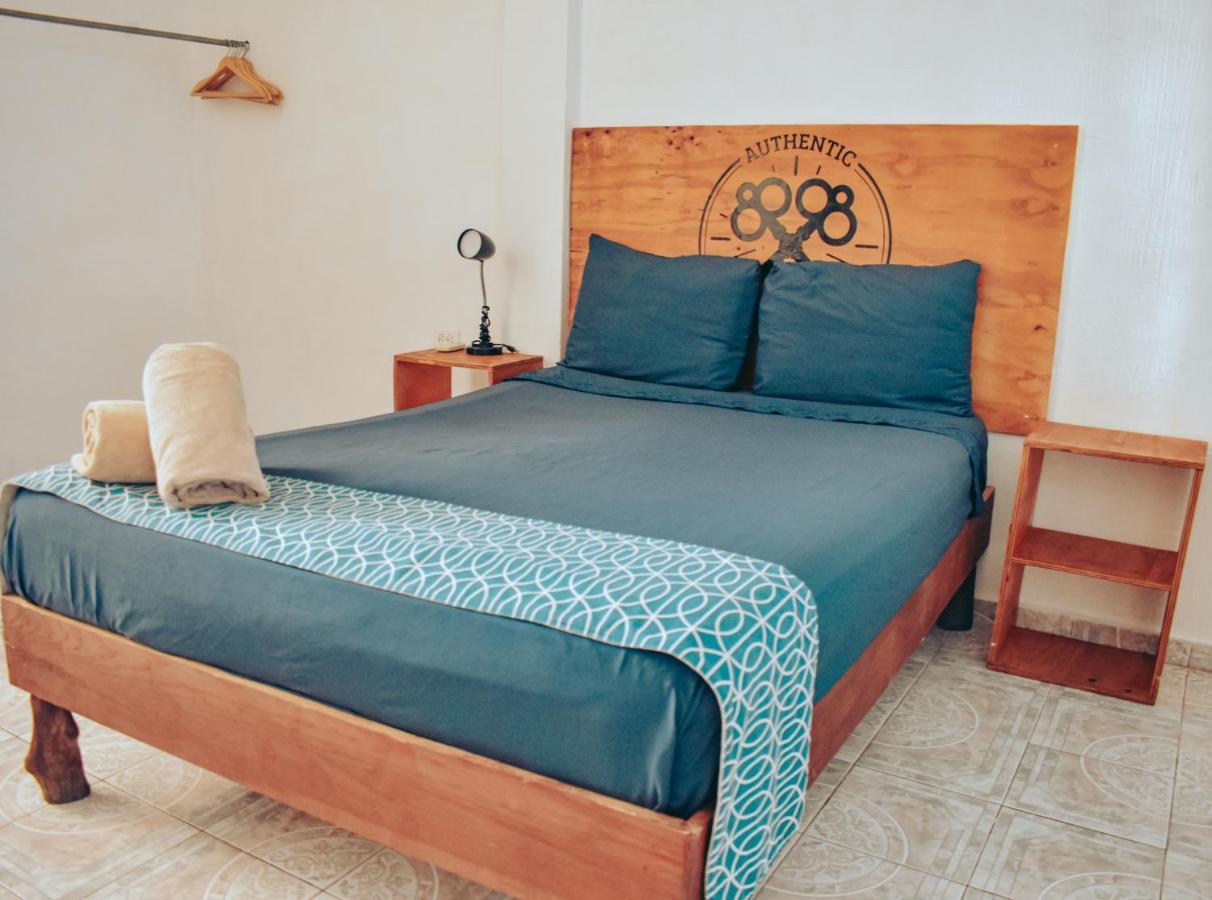 Les Trois Singes - Friendly Hostel Isla Mujeres Dış mekan fotoğraf