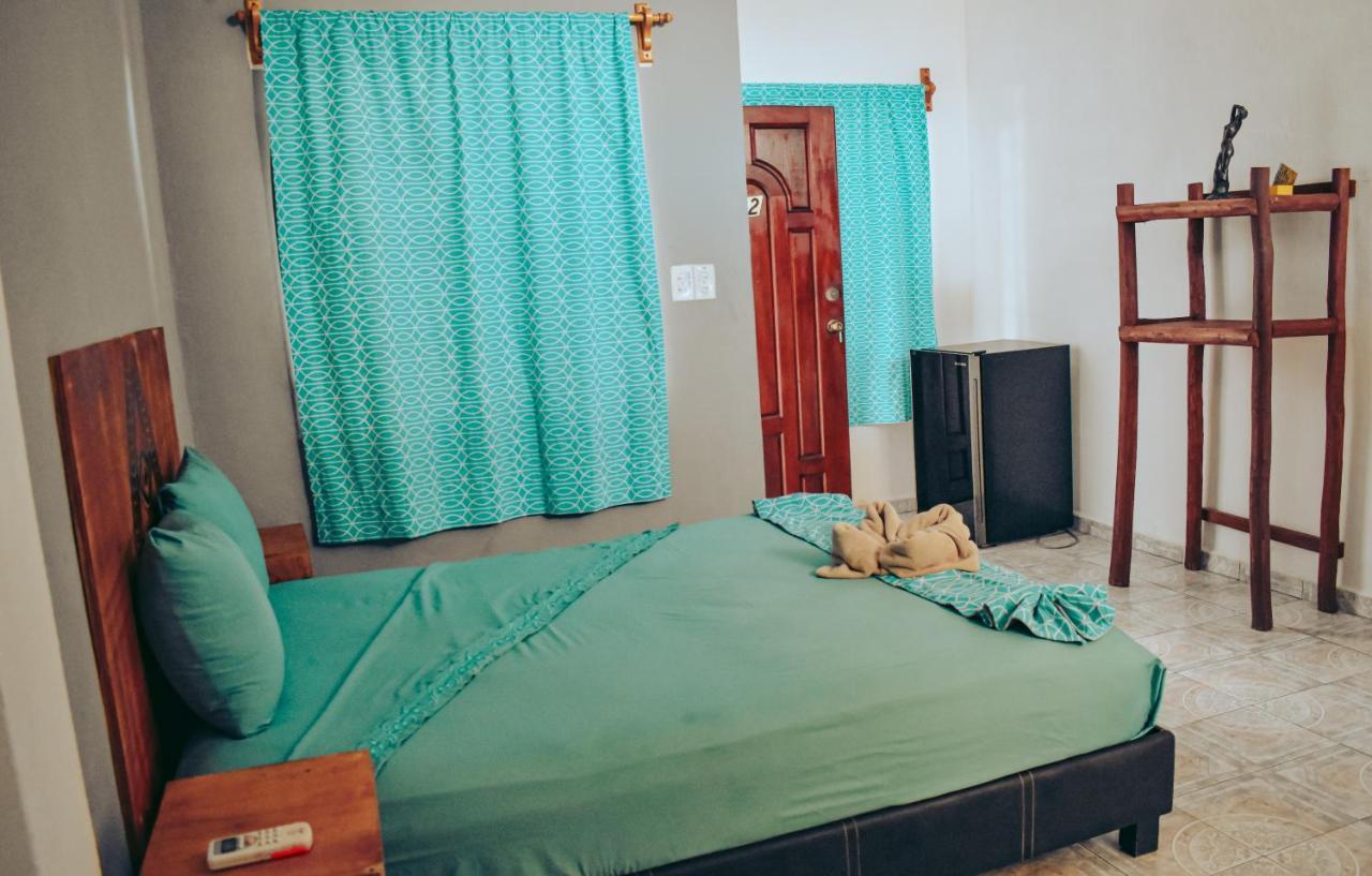 Les Trois Singes - Friendly Hostel Isla Mujeres Dış mekan fotoğraf