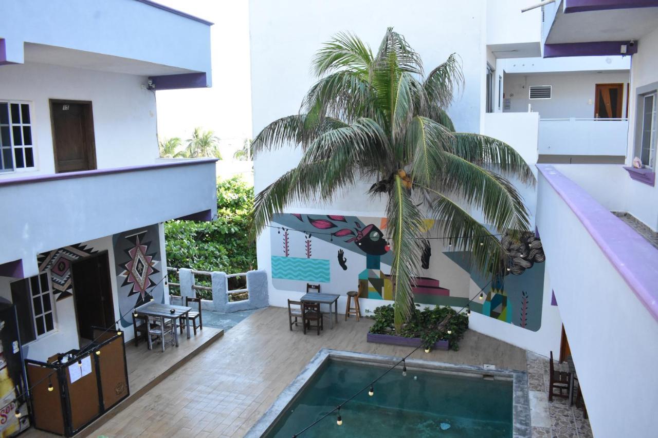 Les Trois Singes - Friendly Hostel Isla Mujeres Dış mekan fotoğraf