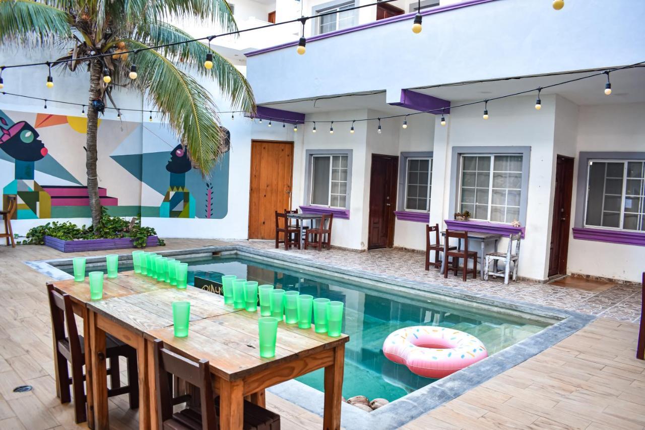Les Trois Singes - Friendly Hostel Isla Mujeres Dış mekan fotoğraf