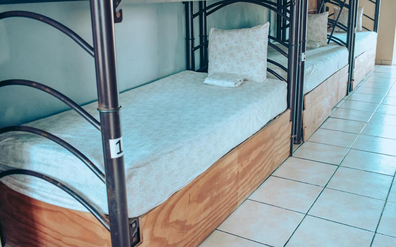 Les Trois Singes - Friendly Hostel Isla Mujeres Dış mekan fotoğraf