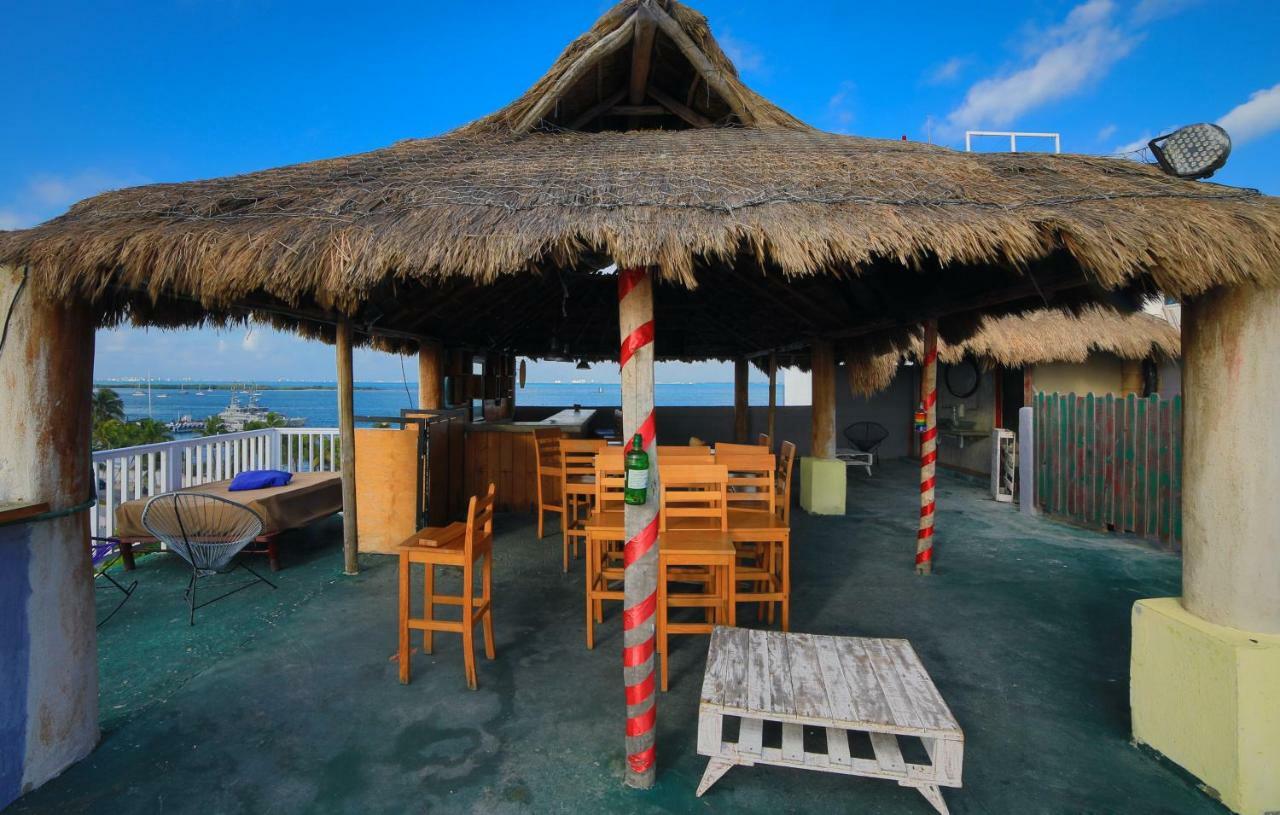 Les Trois Singes - Friendly Hostel Isla Mujeres Dış mekan fotoğraf