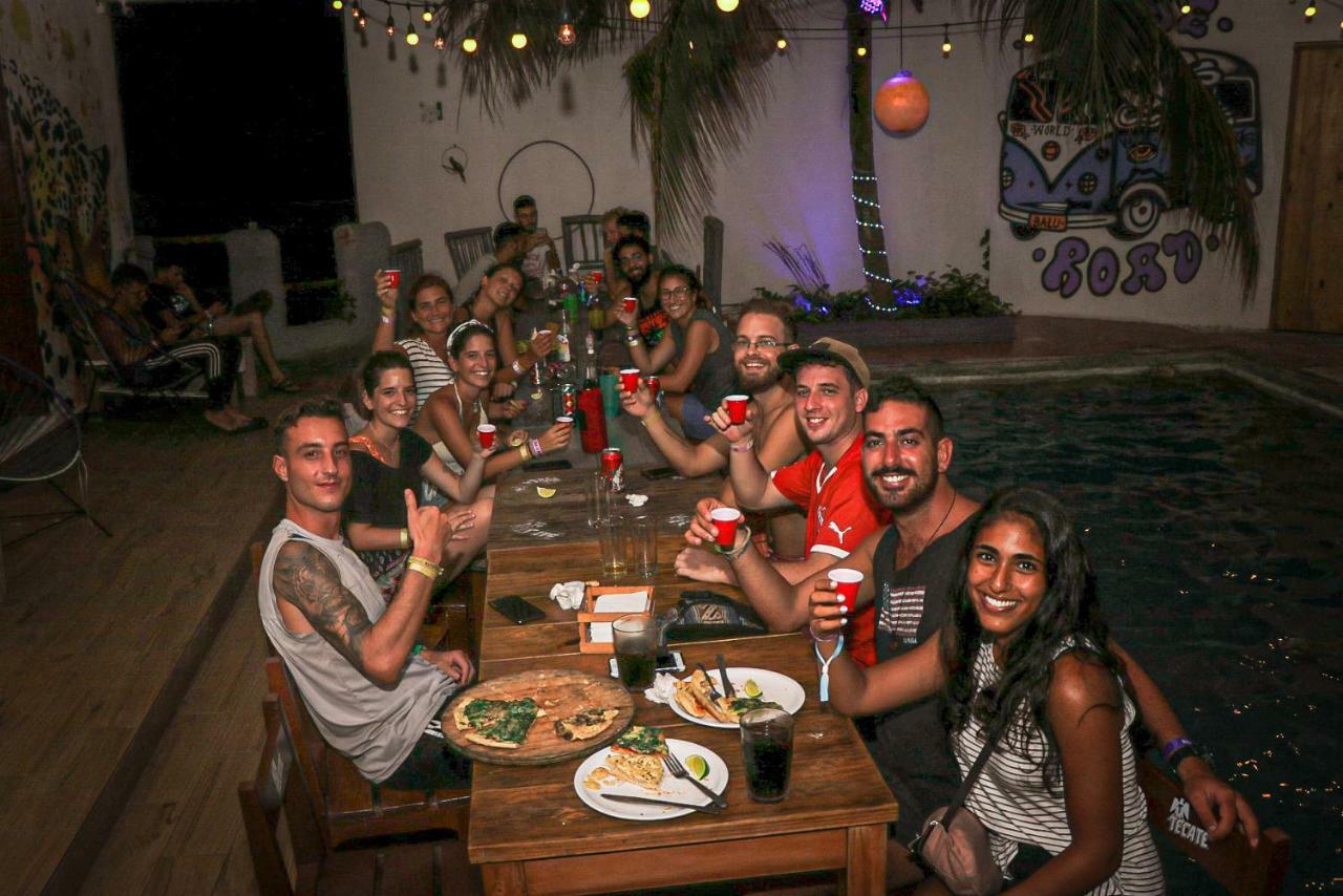 Les Trois Singes - Friendly Hostel Isla Mujeres Dış mekan fotoğraf