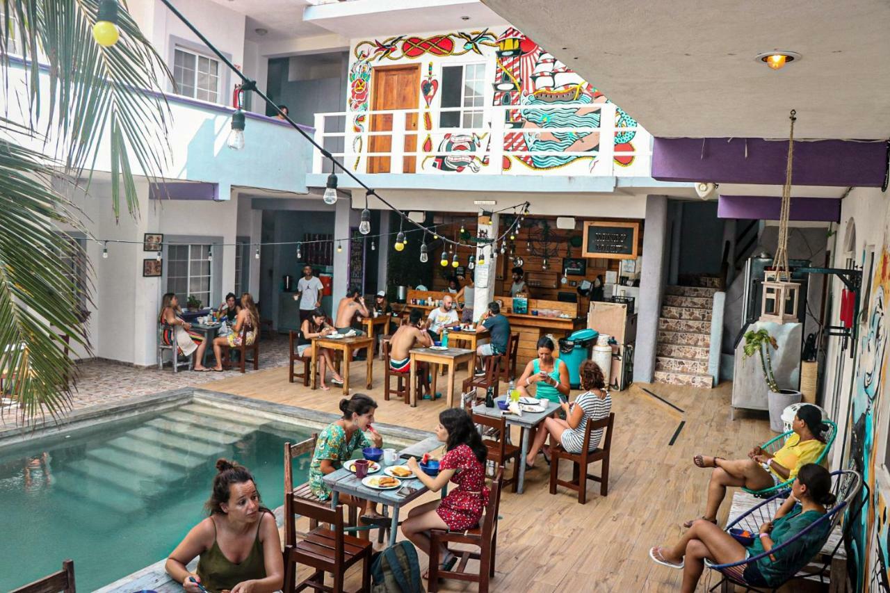 Les Trois Singes - Friendly Hostel Isla Mujeres Dış mekan fotoğraf