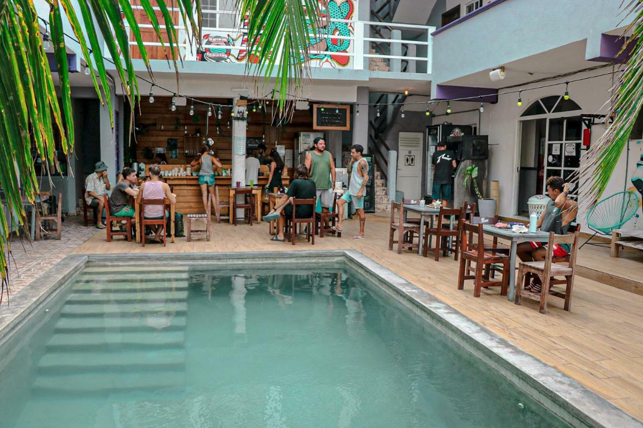 Les Trois Singes - Friendly Hostel Isla Mujeres Dış mekan fotoğraf