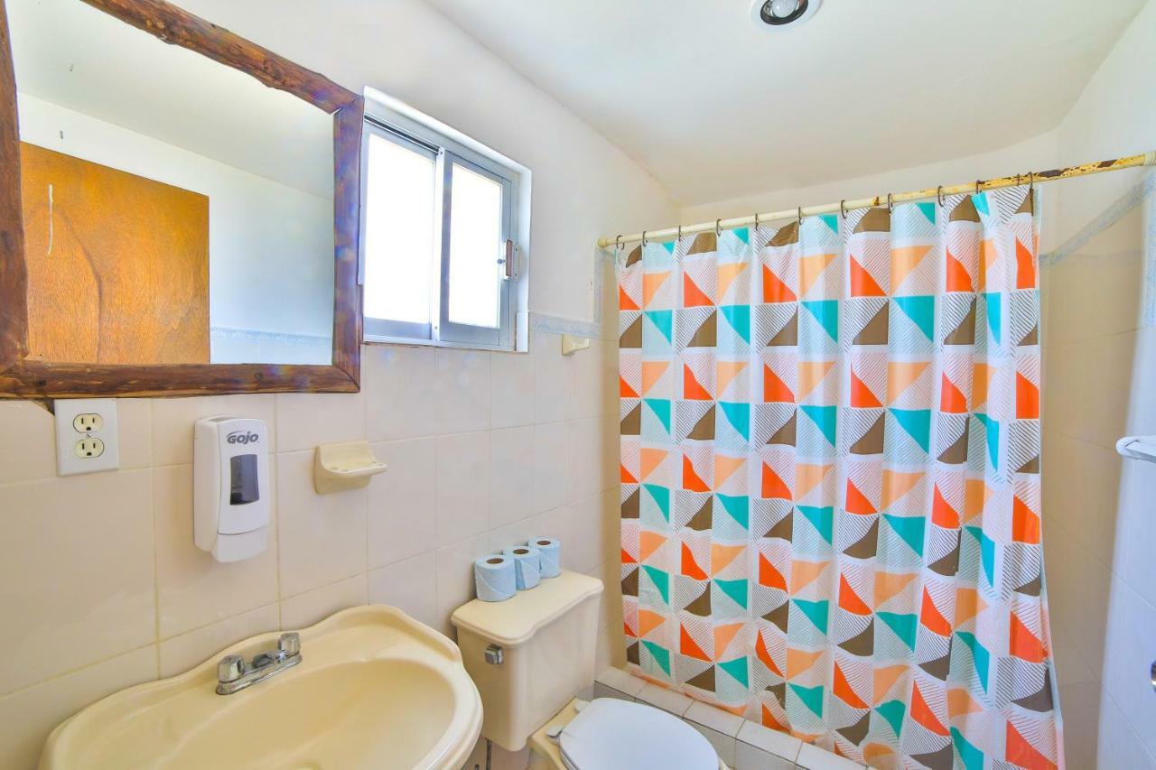 Les Trois Singes - Friendly Hostel Isla Mujeres Dış mekan fotoğraf