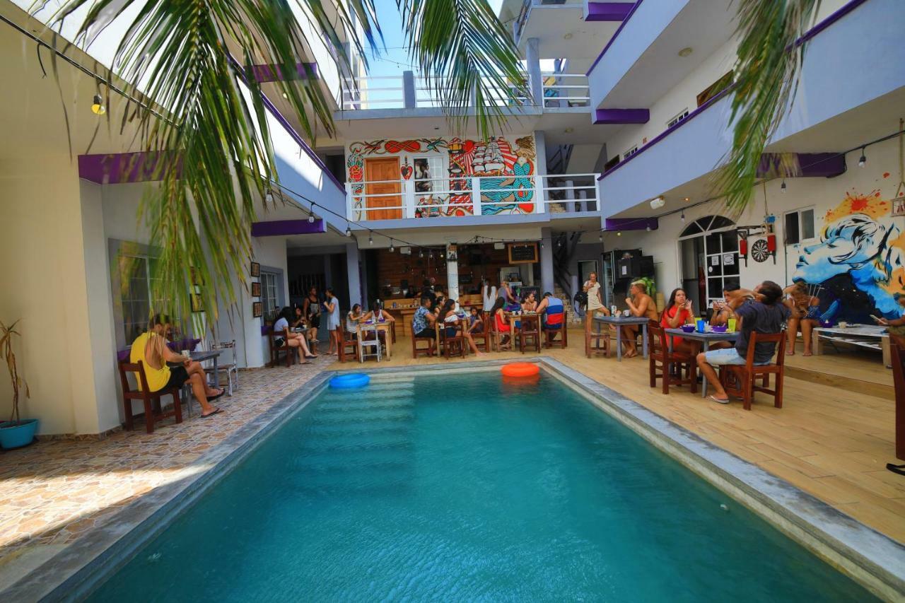 Les Trois Singes - Friendly Hostel Isla Mujeres Dış mekan fotoğraf